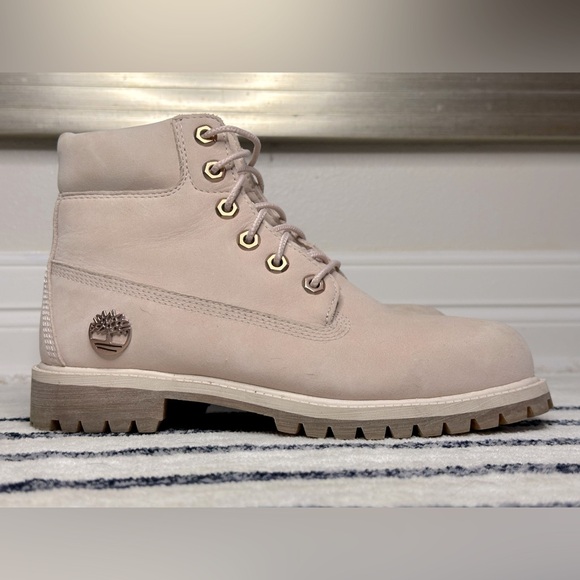Timberland 6" Classic Boot - Big Kid Size 5 - Cameo Rose Pink - Picture 2 of 10